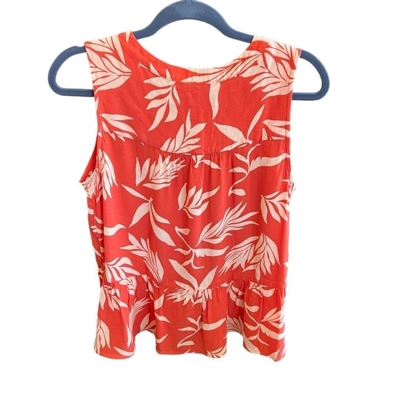 Loft Palm Henley Peplum Shell in Medium - Picture 7 of 8